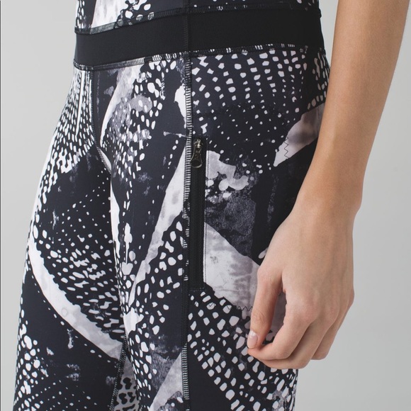 Lululemon Inspire tight II - Picture 3 of 9